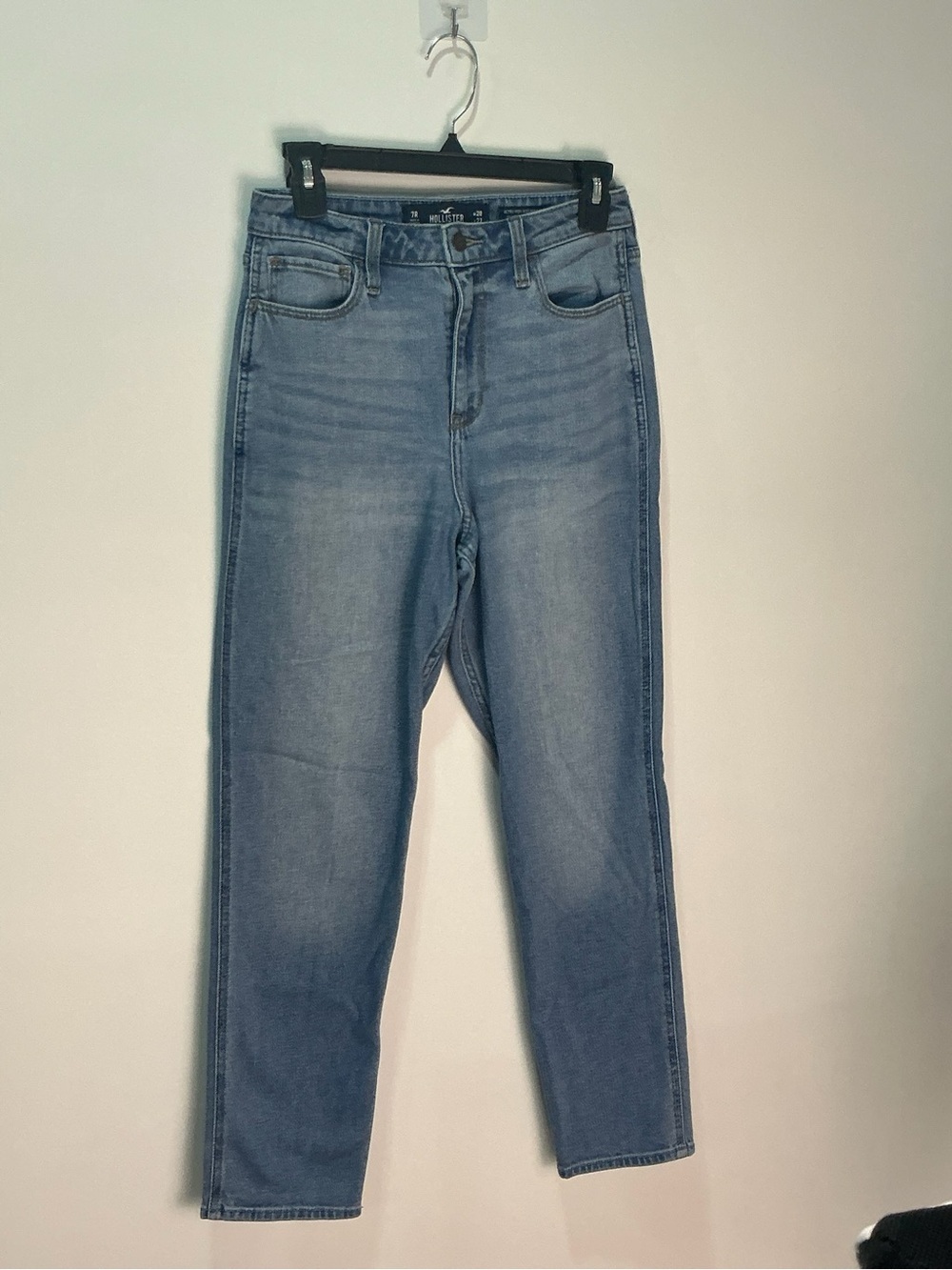Hollister Ultra High-Rise Mom Jeans — Medium Wash Blue - Picture 3 of 6